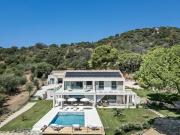 Dimora di Prestigio a Castiadas: Raffinatezza e Privacy...