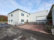 Direkt an der B16: Wohn /Geschäftshaus mit Halle