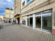 Direkt an der Haltestelle! Direkt an der Haltestelle!