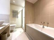 Discovery Dock Apartments East South Quay Square,...