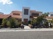 DISEÑO DE AUTOR, CASA EN VENTA EN VISTA REAL CON AMPLIO...