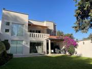 Disfrute vivir en linda casa cerca de Santa Fe