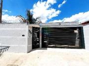 Disponível a partir do dia 04/03. Linda casa com 3...