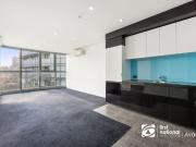 Docklands Apartment with Sky Views