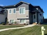 Dog Friendly Upper duplex near lake and shopping