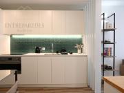 Dois apartamentos T0 e T1 comunicantes, com varandim,...