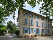 DOMAINE AVEC 4 MAISONS DONT UNE BASTIDE