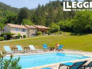 Domaine idyllique avec une maison, 5 habitations et...