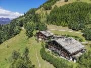 Domaine Épervier Deux chalets connectés sur une...