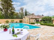 DOMAINE PERIGOURDIN DANS UNE FORET