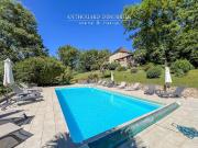 Domaine touristique, piscine sur 1,6ha 570m² Le Buisson...