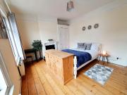 Donnington Gardens, Reading RG1, 3 bed flat to rent,...