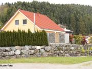 Doppelhaushälfte mit 2 Wohnungen, Garten, Carport