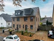 Doppelhaushälfte mit 4 Zimmern und Stellplatz in Bremen...