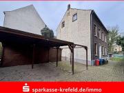 Doppelhaushälfte mit Altbaucharme und Carport