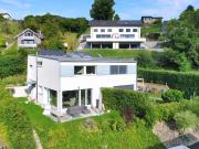 Doppelhaushälfte mit Garten und Terrasse im Familienbereich
