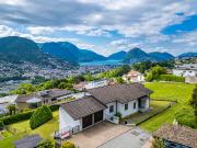 Doppelhaushälfte mit großem Baugrundstück