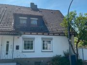 Doppelhaushälfte mit großem Garten in guter Lage von...
