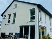 Doppelhaushälfte modern, ruhig, zentral, ab sofort von...