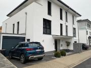 Doppelhaushälfte + zwei vermietete WE im Neubaugebiet 2019