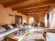 Dorfhaus mit 2 Wohnungen und Scheune