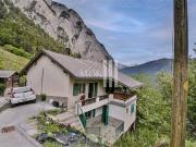 Dorfhaus mit zwei Wohnungen + Baugrundstück