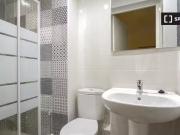 Dormitorio de estudiantes en piso compartido de...