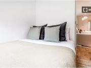 Dormitorio privado en un apartamento compartido de 4...