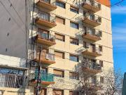 DOS AMBIENTES AL FRENTE CON BALCÓN EXCELENTE UBICACIÓN