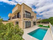 Dos casas independientes con piscinas climatizadas 440m²...