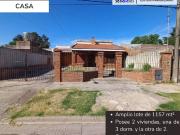 Dos casas y pileta en gran lote en Echeverria al 400