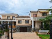 Dos viviendas en una: chalet con piscina y amplio jardín