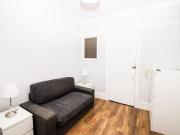 Double bed in Linden Gardens, Notting Hill, W2