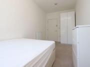 Double bedroom in a 4 bedroom flat, near London City...