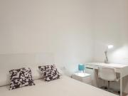Double bedroom in La Nova Esquerra de l'Eixample