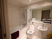 Double bedroom near the Sir John McDougall Gardens Has a...