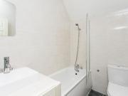 Double bedroom near the Wormwood Scrubs Park Has a Room