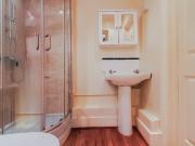 Double bedsit available in Kensington Olympia