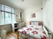 Double Bedsit in Chelsea, near Battersea Park