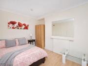 Double Bedsit with Full Kitchen & Private Shower