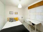 Double ensuite bedroom in a 3 bedroom apartment near...