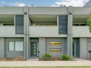 Double Ensuits Townhouse Opposite Central Shopping...