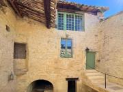 Double maison de village avec cour et bassin, à 3 km...