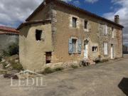 Double maison en pierre avec jardin muré