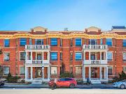 Downtown 2 Bedroom + Den In Historic Building
