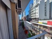 Dpto 3 ambientes reciclado con balcon a Peatonal San...