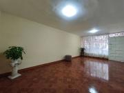 DPTO COMO CASA EN 1ER PISO FRENTE A PARQUE 3 DORM 2...
