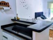 Dpto con balconn al frente a media cuadra de Av. San Martin