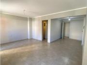 DPTO DE 4 DORM. PATIO CON ASADOR EN AV. RIVADAVIA
