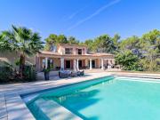 DRAGUIGNAN VILLA avec 5 chambres, Piscine, garage, dépendanc
